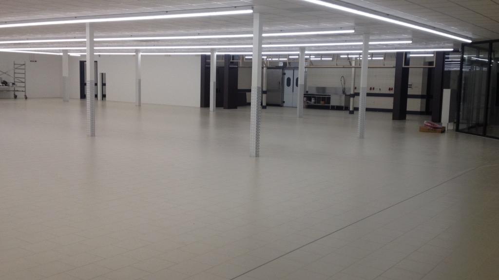 KBGprojecten's tweet image. Morgen gaan we het filiaal opleveren. Vandaag zijn alle keten en containers afgevoerd. #Arnhem