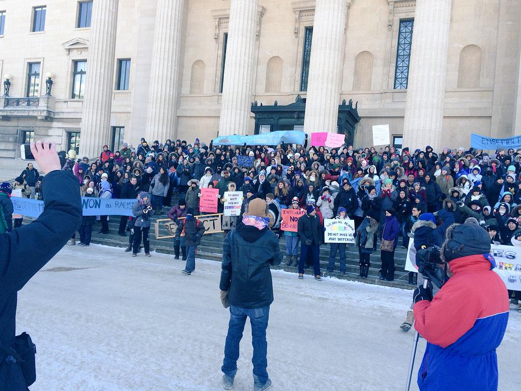 fresconews's tweet image. Students in Winnipeg walked today in the S.T.A.R.T. march against racism. #STARTwpg

(Photo by @jeddylagan)