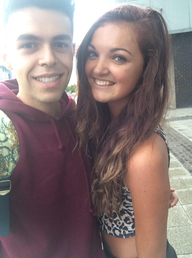  happy 19th birthday you cute cunt! hope you have a good day miss and love you lots  