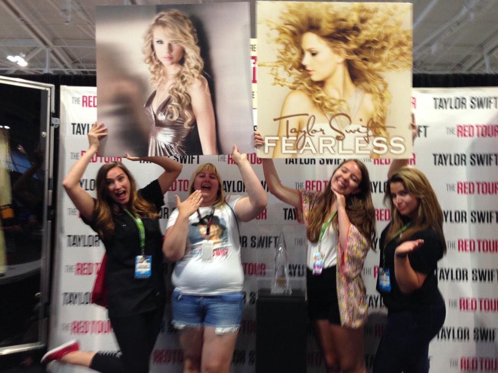 Swifty448's tweet image. @taylornation13 Do you remember #swiftboothcma? that was so much fun :)
