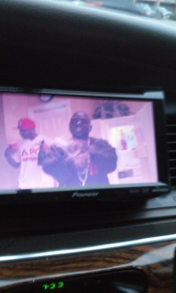 gmalone2trill's tweet photo. On my CBM,APG,DGE shit @Cbmperryboy  @JrBossDGE  @apgsupernard ,,,, Long live DOE B,,RIP BABY JESUS http://t.co/TznVLyLw04