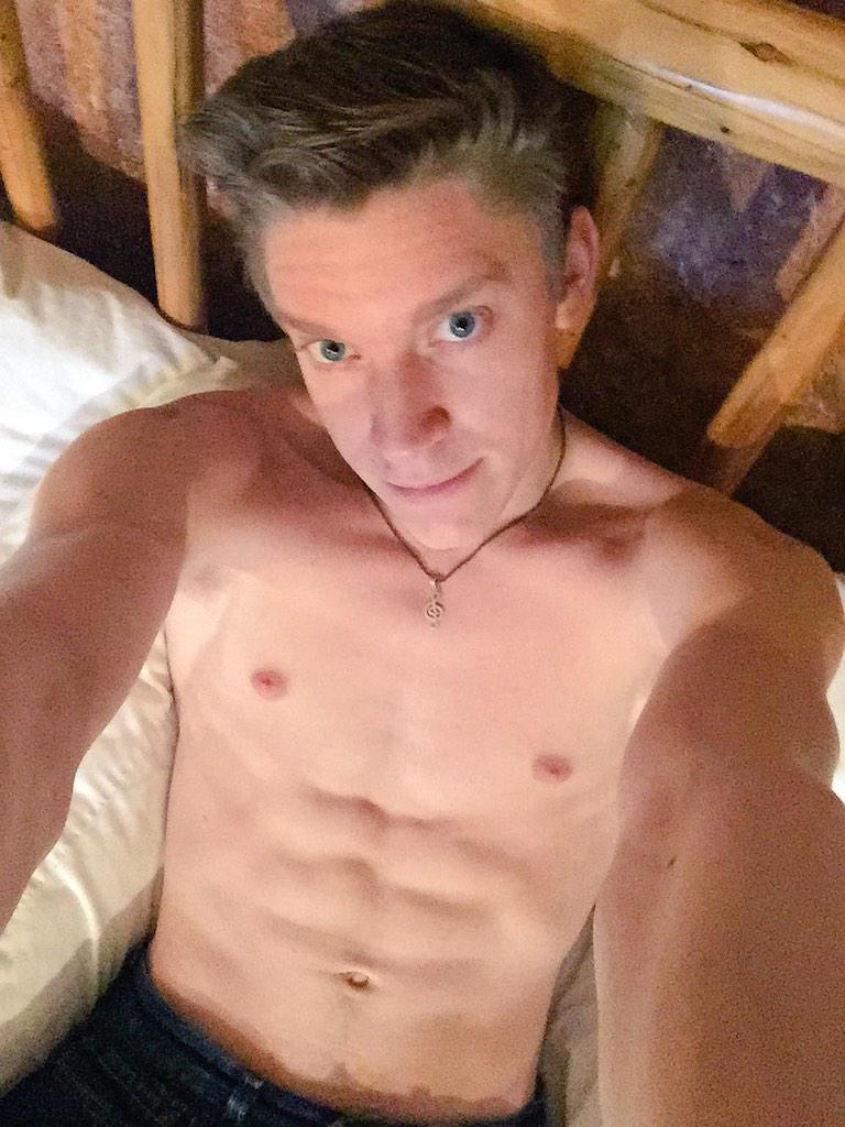 Im online now at http://t.co/mFe4kFfJNJ #camboy #camshow #Striptease @chaturbate #gay http://t.co/He