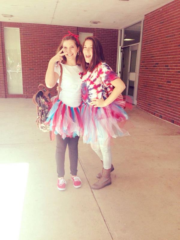 MolliRyan's tweet photo. Mercia day❤️💙🇺🇸 with this ratch 💁@Allieekaye http://t.co/5LWOnGzEMs
