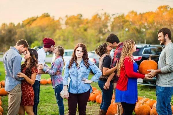 Одноклассники форевер участники. Девушка в ресторане. Развлечения в отношениях. Грязный джон сериал. They date.