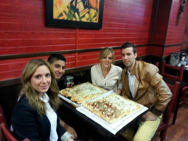 Inma_irg's tweet photo. Cenita del viernes con los mij@s jajaja @klevercrf @ivannikili @CristinaaOsunaa http://t.co/u82kIV1od4