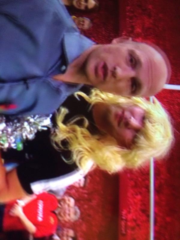 melfuryFit's tweet image. “@wtp1962: @ZumbaEmily @estellelouie #godaisy ! #rugbytonight http://t.co/6uG4IxA7oo” GOLD!!!