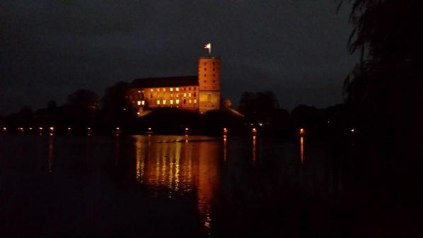 skoleintra's tweet photo. Smuk løbetur rundt om Slotssøen #sit2014 http://t.co/SlL2vb6FAm