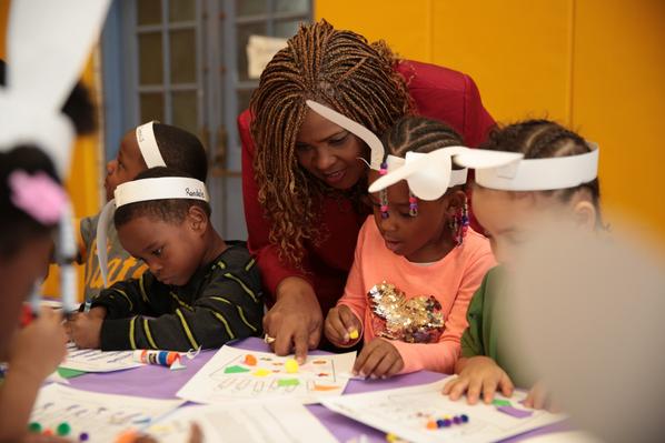 PittServes's tweet image. Dr. Humphrey was part of #Pitt #MakeADifferenceMonth by joining in on @jumpstartPGH&apos;s Read for the Record last week!