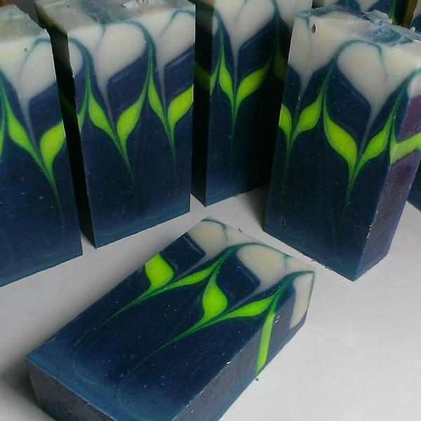 soaptructure's tweet photo. Indigo infusion soap, with lavender infused olive oil. 
#soap #handmade_soap #handmadesoap #soapmaking #手工皂 #馬賽皂 http://t.co/0rTogzvh5r