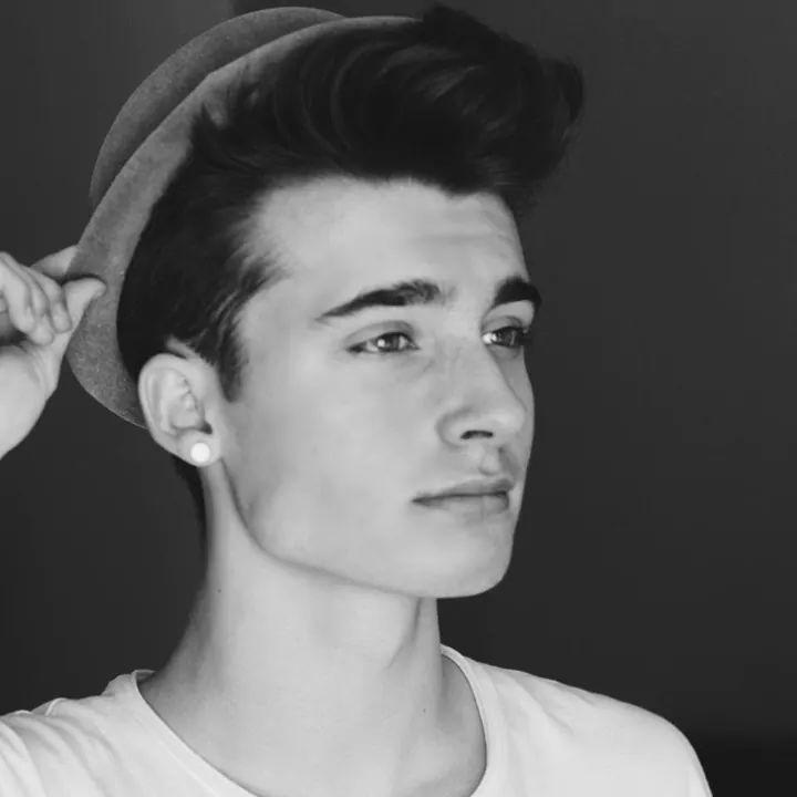 CuteCumber on Twitter "WeeklyChris pls follow!! http//t.co/JhiItl7WTK"