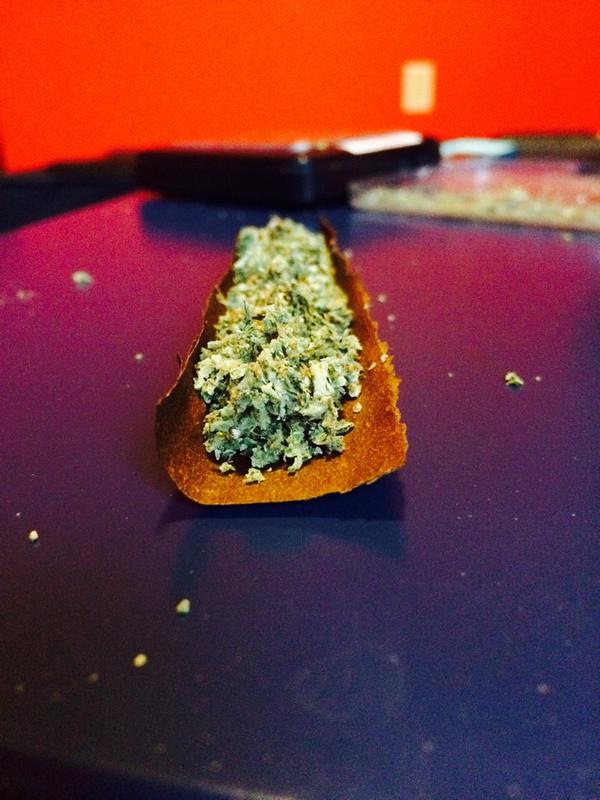ScumdogCo's tweet photo. 2.5 GRAM BLUNT http://t.co/Grd1SWn1M0