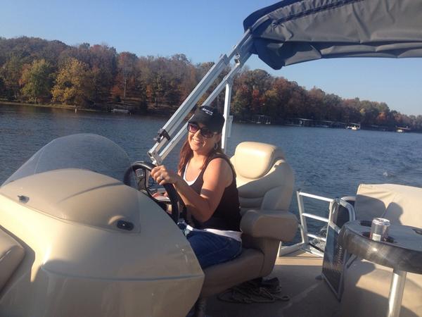 Rachaellucas06's tweet image. Great day on the lake yesterday! #firsttimedriving #fallcolors #SundayFunday
