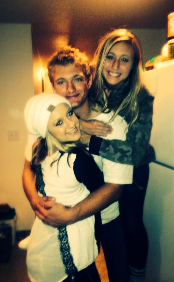 haydenm18's tweet photo. Megan and Maddy Monday @McmurrinMegan @Maddyjones03 http://t.co/5hr4jKkApB