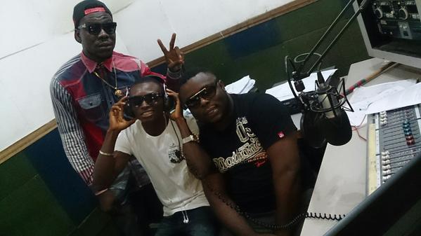 tombobelle's tweet photo. tasie,kflex and yangwiz live on air http://t.co/H2nQz26Z4Z
