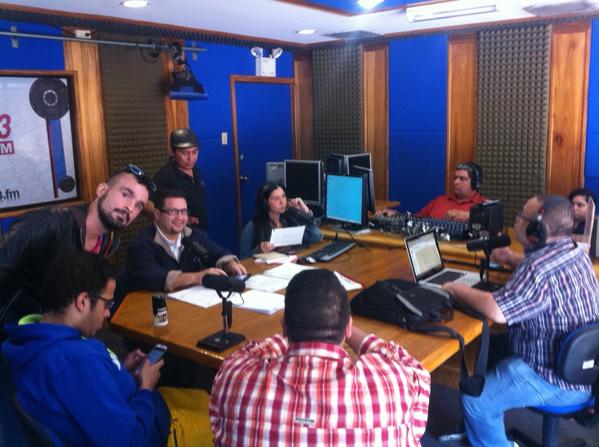 LuziaMusica's tweet photo. Ya llegamos a @NoMeAcuerdoComo por @URBEfm ¡La #GiraHuesosRotos sigue! 🔥 #GiraChikungunya http://t.co/O8jBn7DK5I