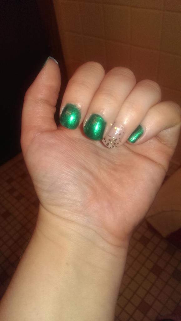 HiddlesArmy1's tweet photo. My #LokiNails!!! Colors courtesy of @KGullic!!! I am so loving this green ❤😘 http://t.co/ncM3Lyv2Fv