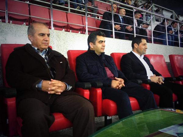 Valimiz Sn <a href="/DuzgunOrhan/">Orhan DÜZGÜN</a> ve beraberindeki Kayseri protokolü de, Erciyesspor'umuza destek için tribünde...