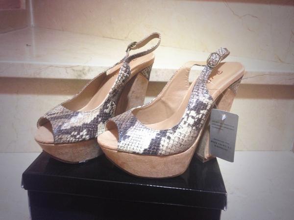 BrenMario's tweet photo. Súper regalazo me mi amiga @MartaDazGmez ! ❤️😘graciassss http://t.co/WYL9A9yStM