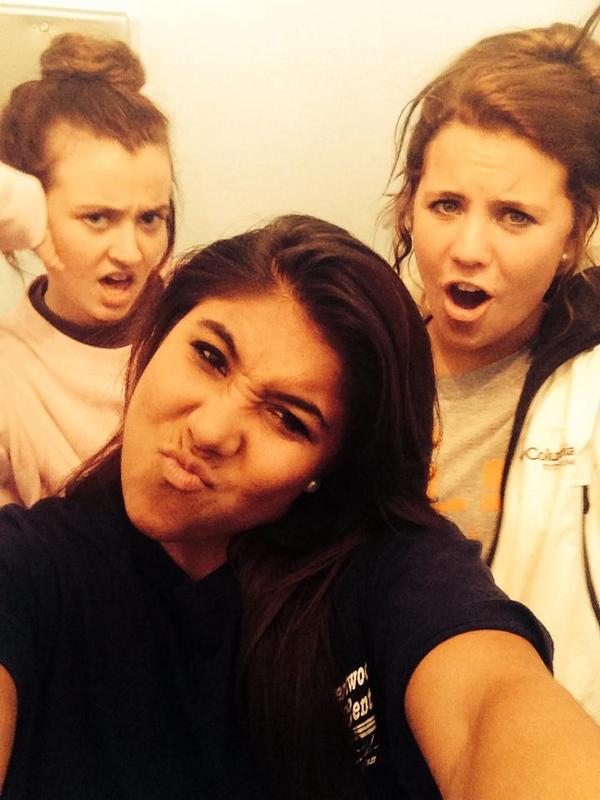 ShelbyGoode's tweet photo. There is no such thing as distance when you have a family like mine, love you losers @bailey_becca @ChristineCaldy http://t.co/sZbtNL79GP