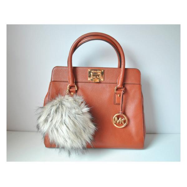 Moustache_Mouth's tweet image. Perfect #PomPom keychain 😍 @RIVERISLANDPRIE @RiverIslandPR #pompomkeychain #irishbloggers #fbloggers #irishfbloggers