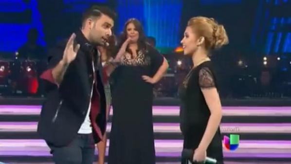 JencarlosNews's tweet photo. Capturas: EL BESO de @dove_212 y nuestro @jencarlosmusic. (01) 😂💋 http://t.co/dkekTU9aGd
