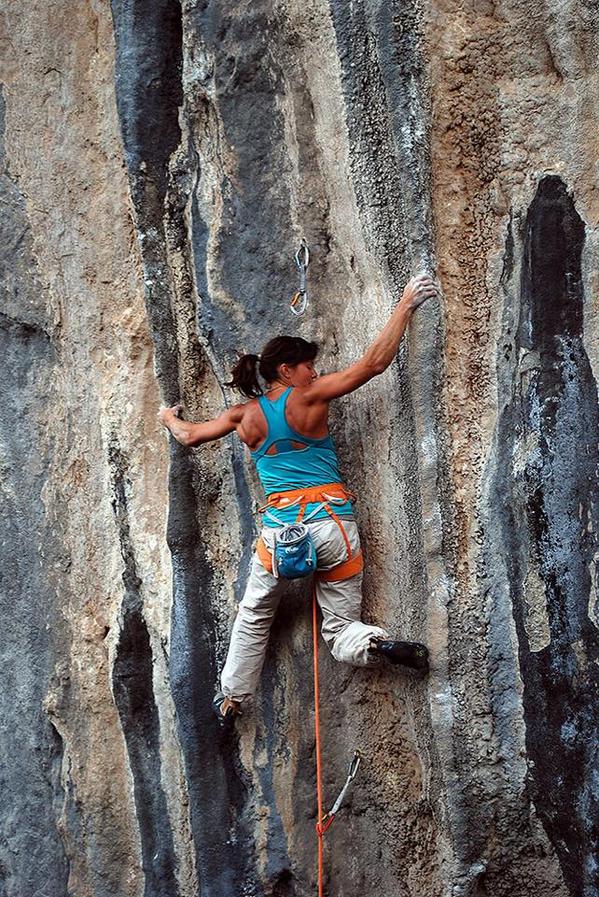 rockandice's tweet image. Nina Caprez climbs an amazing tufa line at a new crag in Turkey.
bit.ly/1w949m1