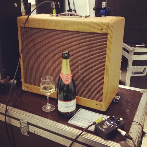 DHNDMusic's tweet image. Back in the studio #newmaterial #livesetup #mandois #flaskensånd