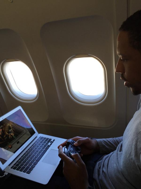 tobias31's tweet photo. Is this real life...? #MoveMePlease http://t.co/LgCANZWte2