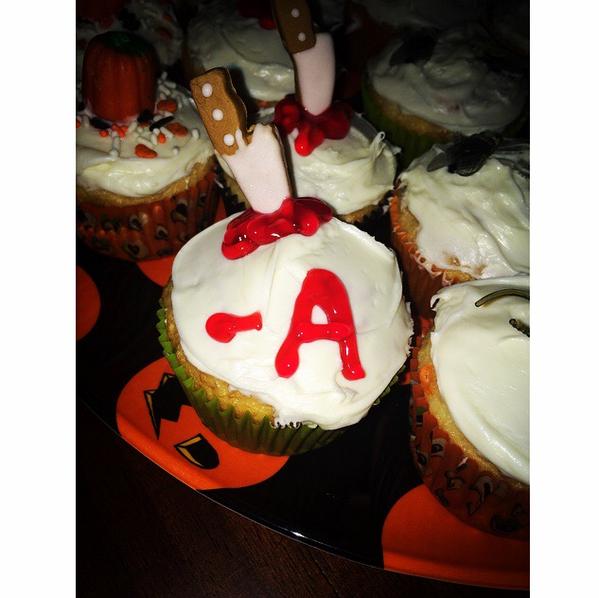 itssavdanielle's tweet image. Seriously love our Pretty Little Liars cupcakes, 'A' was here! 💋🔪💉🅰 @ABCFpll #PLLislife