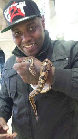 ArabeClown's tweet photo. “@cortex91crime: Jvais mettre un serpent dans la chatte a marine lepen http://t.co/sRdka0L8uW”ptdrr comme ta mère