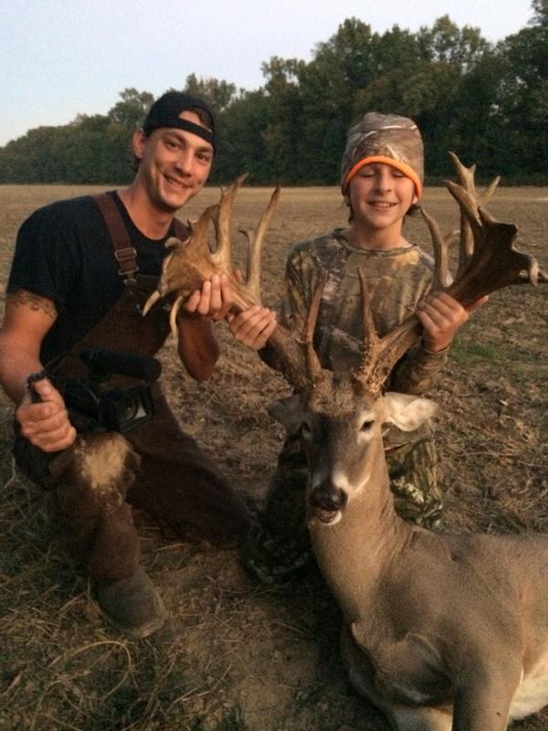 dustinmojo's tweet photo. #BBD @TheCrushTV @Buck_Commander @LukeBryanOnline @RealCJ10 @LizardLickTowin @whitetailfreaks @DressedToKillTV http://t.co/KFgIpkgT8t