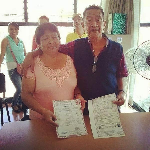 dgrcmorelos's tweet photo. Matrimonio entre el Sr. Joaquín Díaz Martinez de 74 años y la Sra. Yolanda Betancourt Beltran de 62 años Felicidades http://t.co/eaaDdllwuW