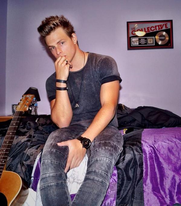 carlcmcabrera's tweet photo. @TrentBell90 http://t.co/ne7cPjhpbE http://t.co/X1lci4bV1O