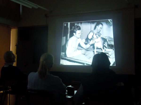 Grazie all'Università della Terza Età di Como e al suo pubblico, sempre caloroso coi nostri volontari! #AmiciInGuerra