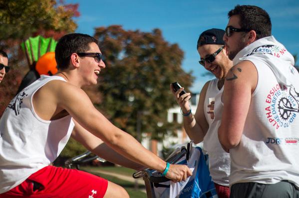 .<a href="/AEPiMaryland/">AEPi Maryland</a> uses stationary bikes to raise money for diabetes: bit.ly/1wBMwuO