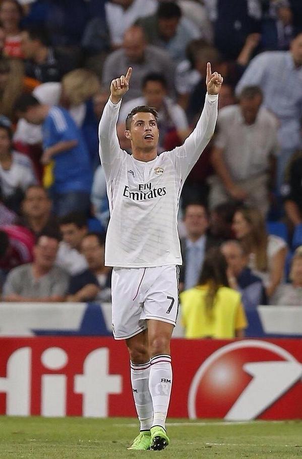 RMadridFantasy's tweet photo. #CristianoBalonDeOro @Cristiano @FIFAcom Porque ha hecho una gran temporada, se lo merece http://t.co/jWI542HP6v