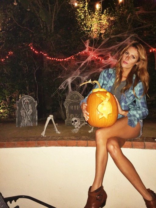 Repping @Playboy in the pumpkin carving department http://t.co/0sCF1avG8r<a class="tags" href="/tag/playboy">@playboy</a><a href="/tag/bts"class="tags"><span>#bts</span></a>