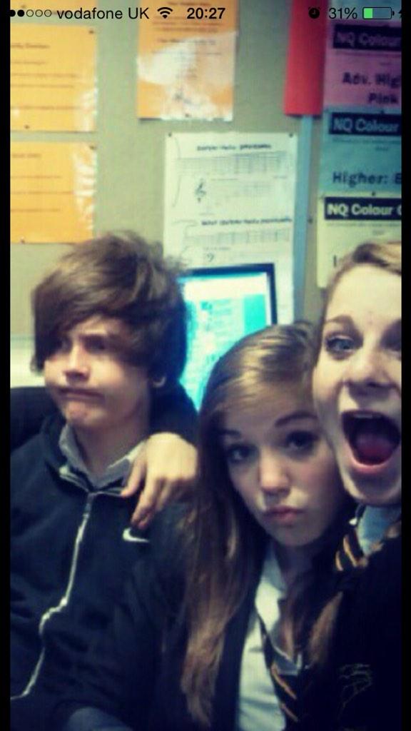 LewisPark179's tweet photo. Throwback wi ma main bitchez @ambxrtaylor @Shaannontx #mopheed http://t.co/lPPlHah5fg