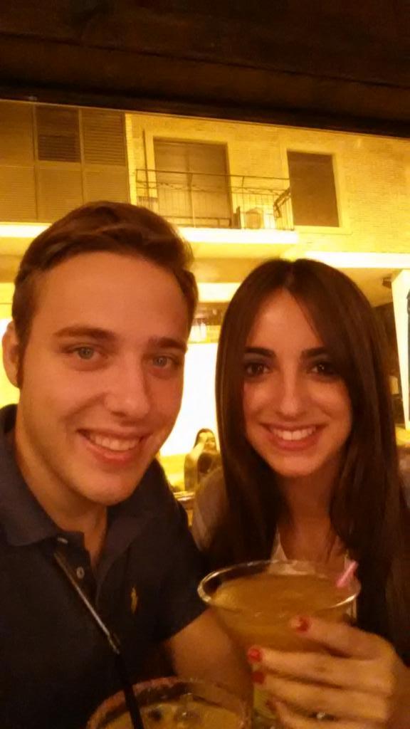 AmadoSL_7's tweet photo. Con mi chica @CrisCortes92 tomando unos cocktails en #blackrose #eliana http://t.co/ONytV4V8fy
