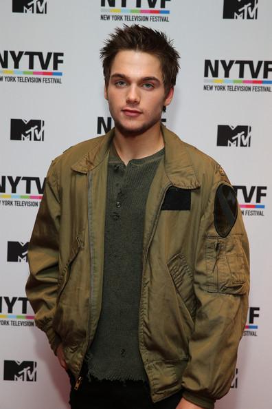 SprayberryPT's tweet photo. Dylan no evento Teenage Wasteland em Nova Iorque. http://t.co/ucIbtaq9Lj