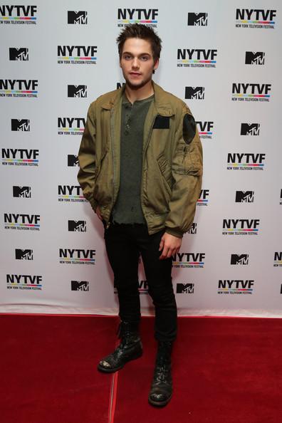 SprayberryPT's tweet photo. Dylan no evento Teenage Wasteland em Nova Iorque. http://t.co/ucIbtaq9Lj