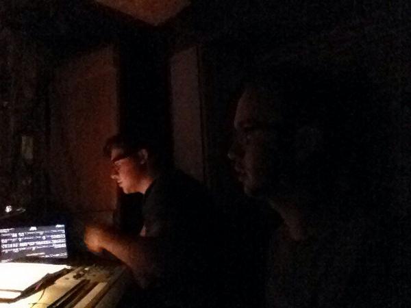 SwampGravy's tweet photo. We have a guest hiding in the shadows of the booth! #SwampGravy #livetweet #BehindTheScenes #boothpic @wtmurdock http://t.co/gJuEa7HJ8f
