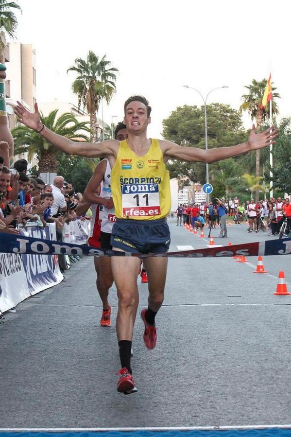 PALAS800's tweet photo. Muy feliz!! Hoy hice un sueño realidad...Mi primer título de Campeón de España en Milla @Scorpio71_  Gracias a tod@s http://t.co/giw3wjTmYQ