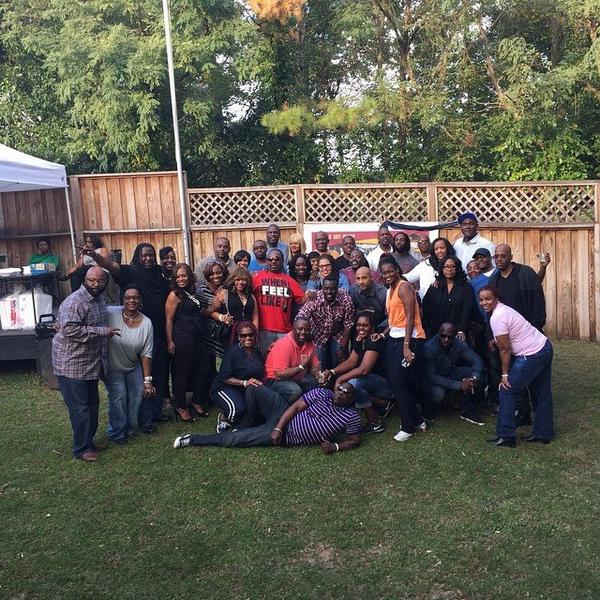 GroovesSmokin's tweet photo. Going on right NOW Shaw Bears Day Party.... @GroovesSmokin until 8 pm $30.00 all you can eat seafood #bigdelph http://t.co/Ss98nkX6QA