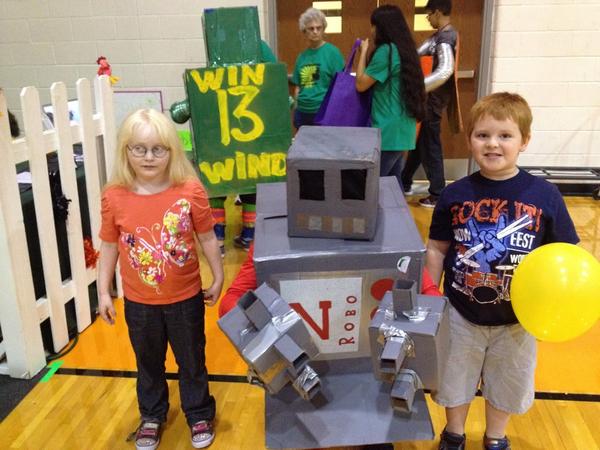 stemrobots's tweet photo. Super happy to see these two at competition today!! #futurerobotbuilders http://t.co/hbKAixm0DC