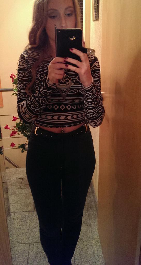 Anni_1995's tweet photo. Party tonight wup wup 😏🎉🍸 http://t.co/s5GuUrjIVa