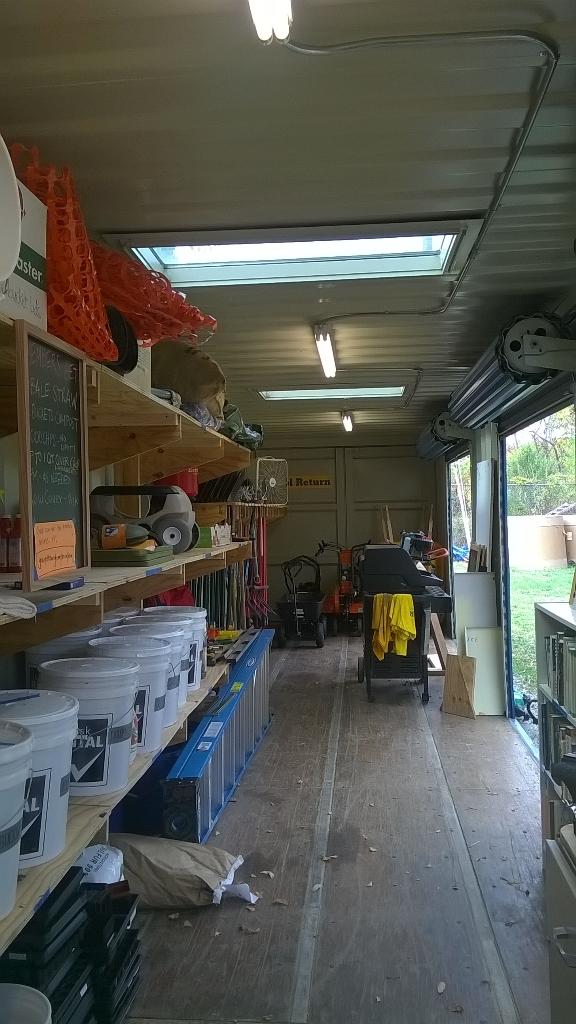 NHCOGardens's tweet photo. With vol George picking up compost &amp; straw @growpittsburgh Garden Center thx Jeff @NHCOhelps http://t.co/77L7tOPrBp