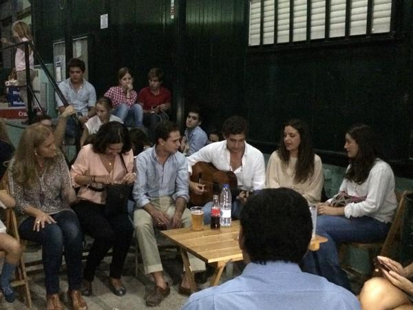 chikilindrinaa's tweet photo. Seguimos en el #potajebaratillero un poquito de compás! @nachoarce49 @HdadBaratillo http://t.co/SPXn4Fwb0H