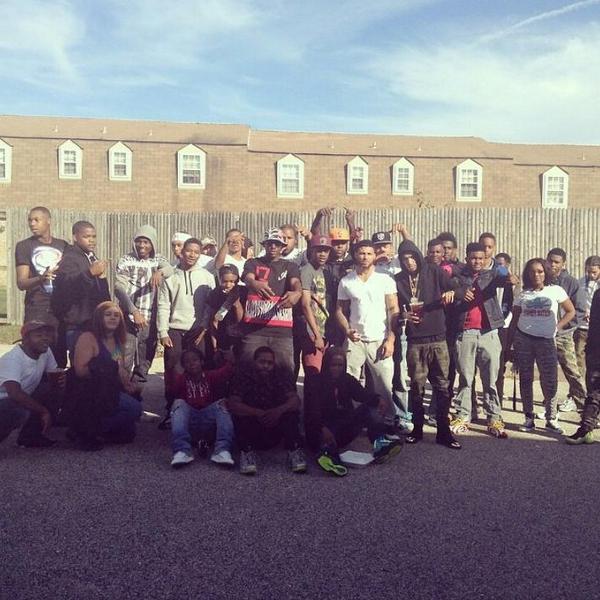 BabyLexxotic's tweet photo. If this ain't a FAM idk what else is. #SquadShit #SoUpRoad #VillShit #1700  ✊🔫💸🔪💉💊🚬💣🙈😳💞 http://t.co/tATJyoGIM5