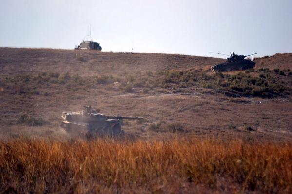 Lalegion_es's tweet photo. Cooperacion de los helicopteros Tigre con el Grupo de Caballeria de La Legion. San Gregorio. 25OCT http://t.co/tVmRsd5rGK